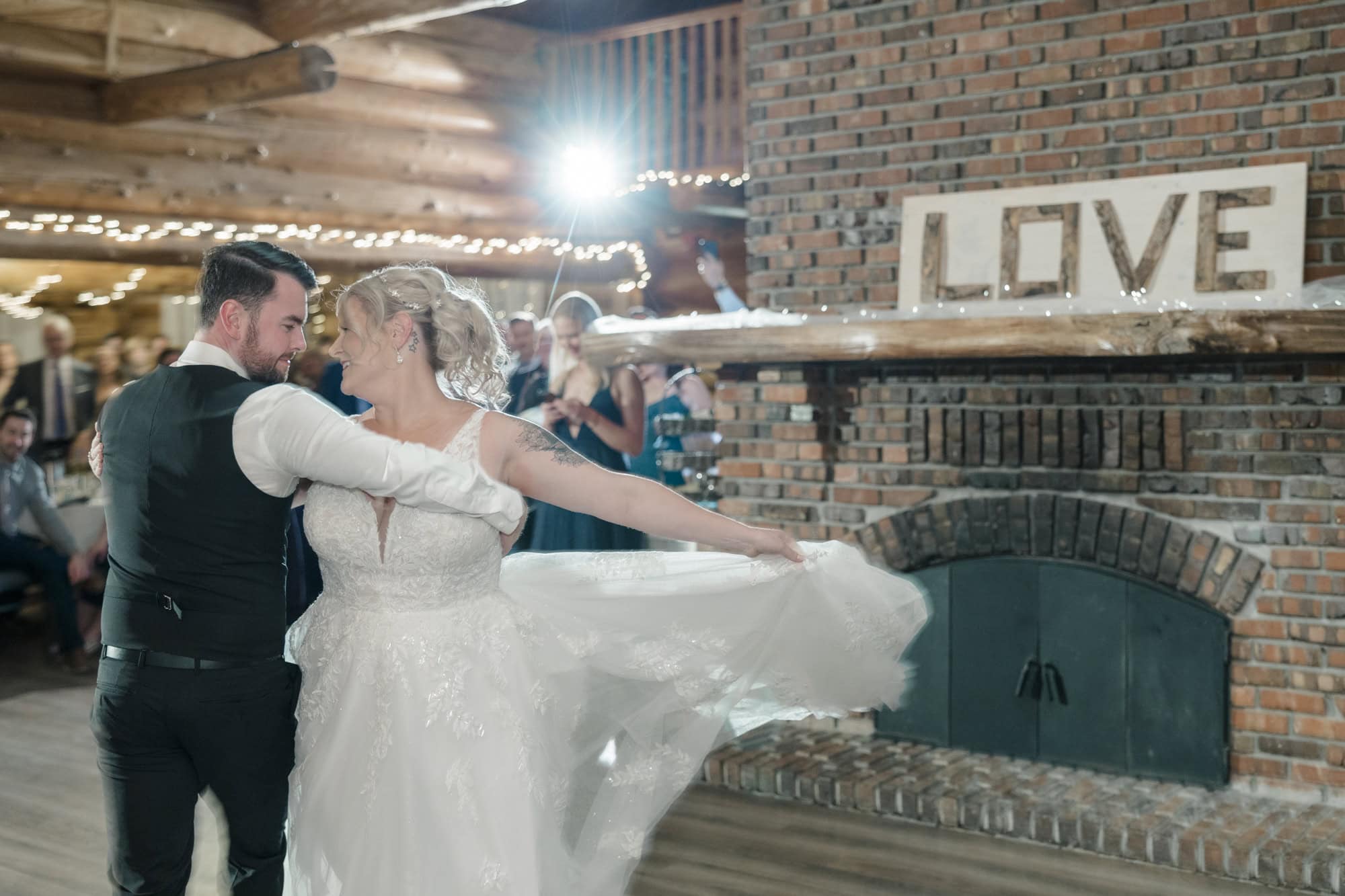Couple First Dance | Country Lodge Edmonton Wedding Venue