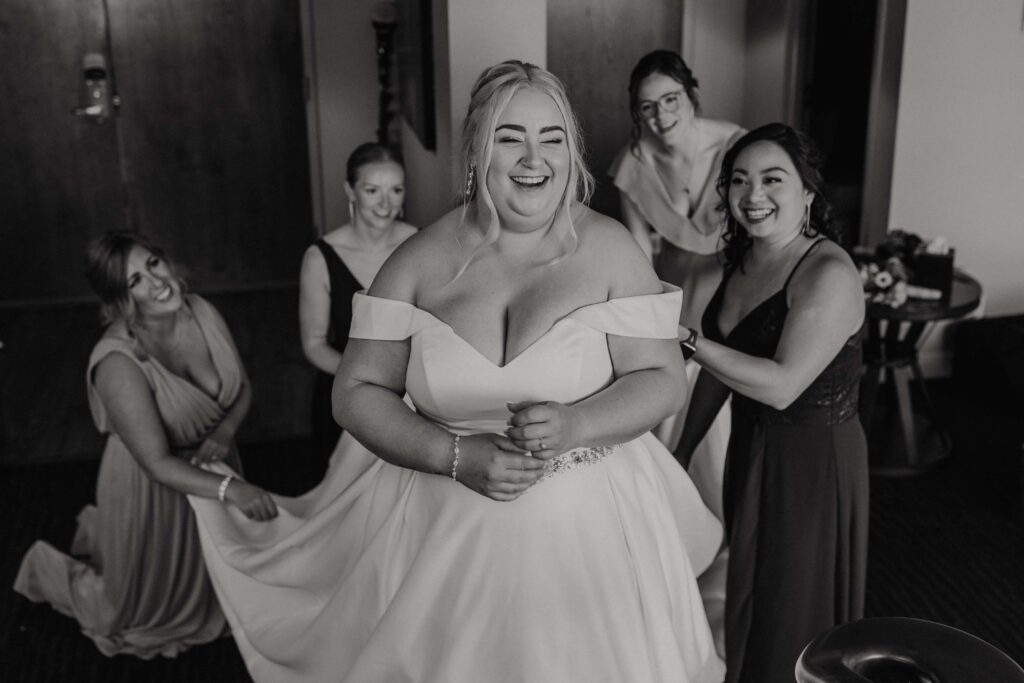 Choosing a Wedding Photographer in Edmonton : Bridesmaids photos Edmonton