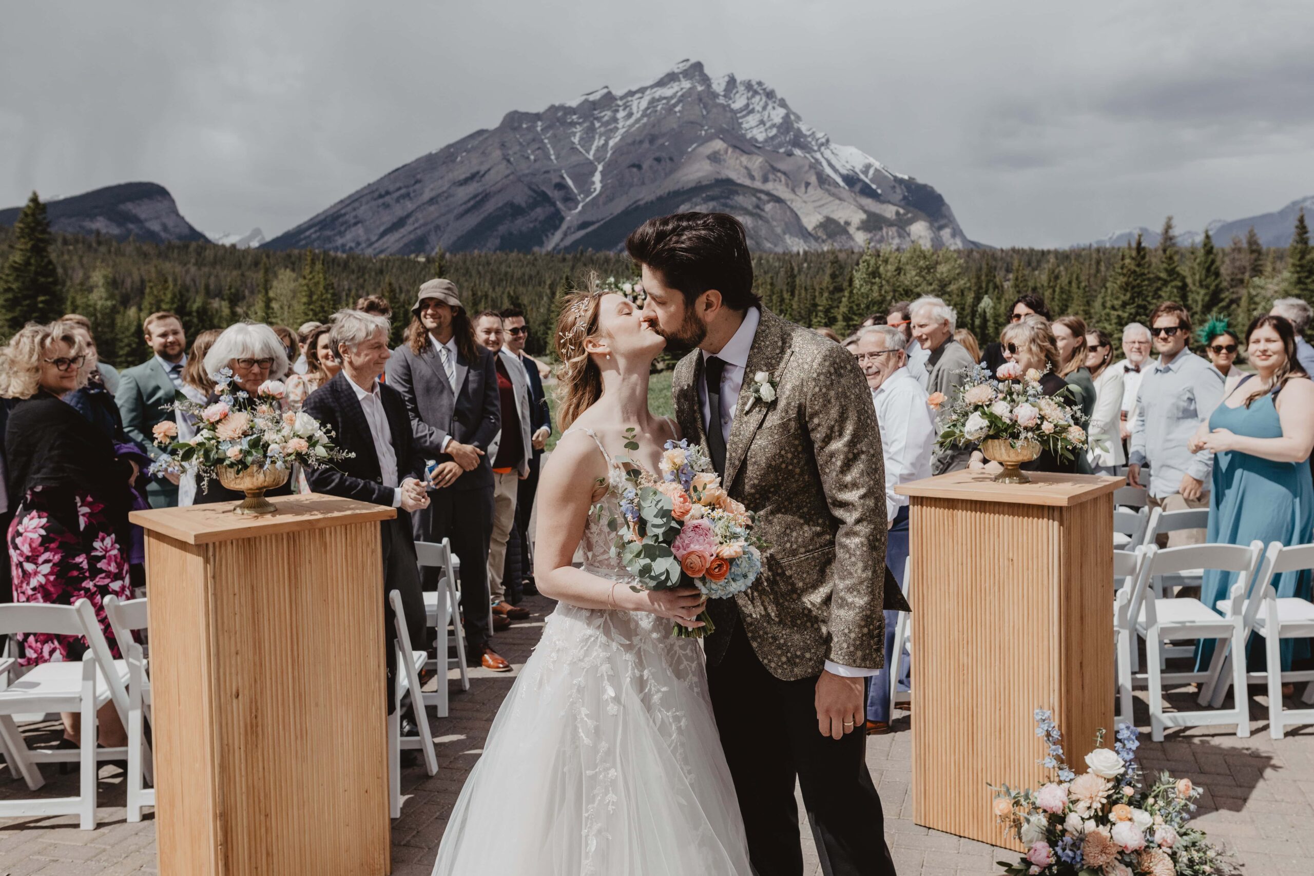 Banff outdoor wedding photos | Best Alberta Mountain Wedding Venues in Banff